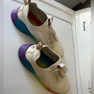 Clove sneakers size 9